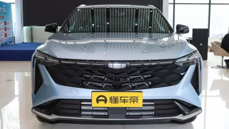 Новый Geely Atlas получил сотни светодиодов на корпусе и автопилот