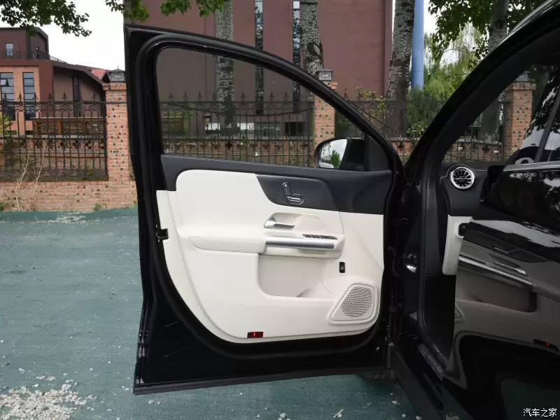 Слайд #10 | MERCEDES-BENZ 2023 EQA 260