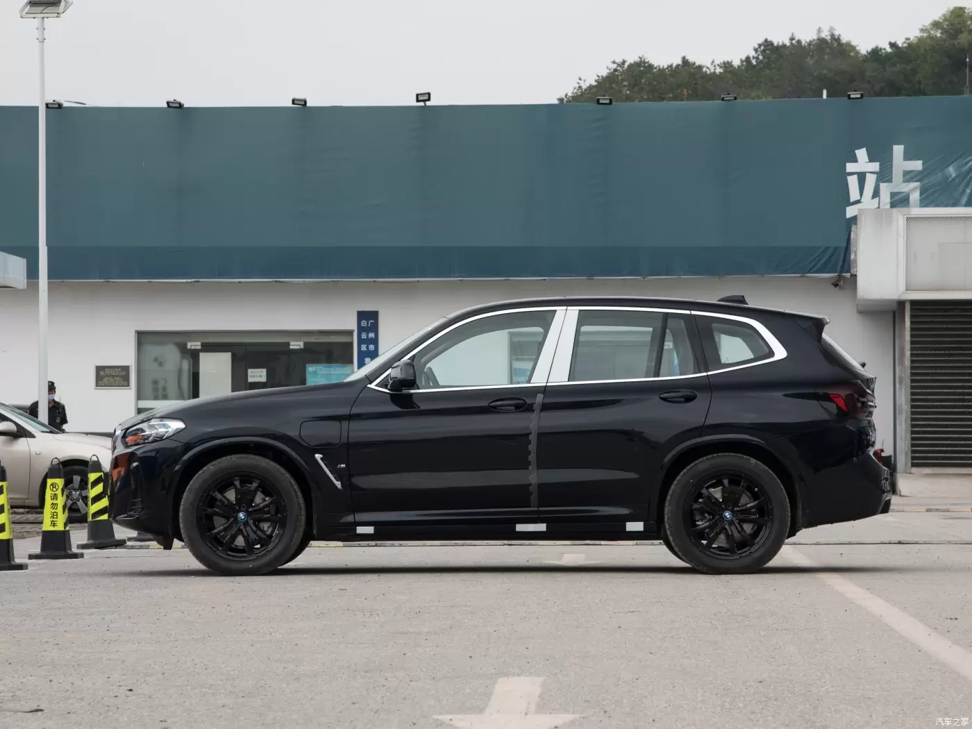 Слайд #4 | BMW iX3 2023 Lead