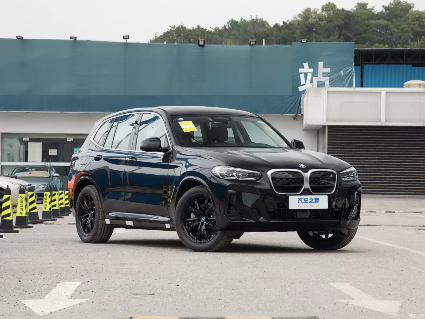 Слайд #3 | BMW iX3 2023 Lead