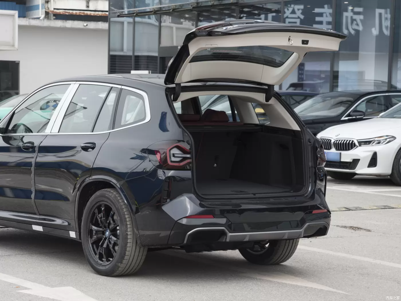 Слайд #18 | BMW iX3 2023 Lead
