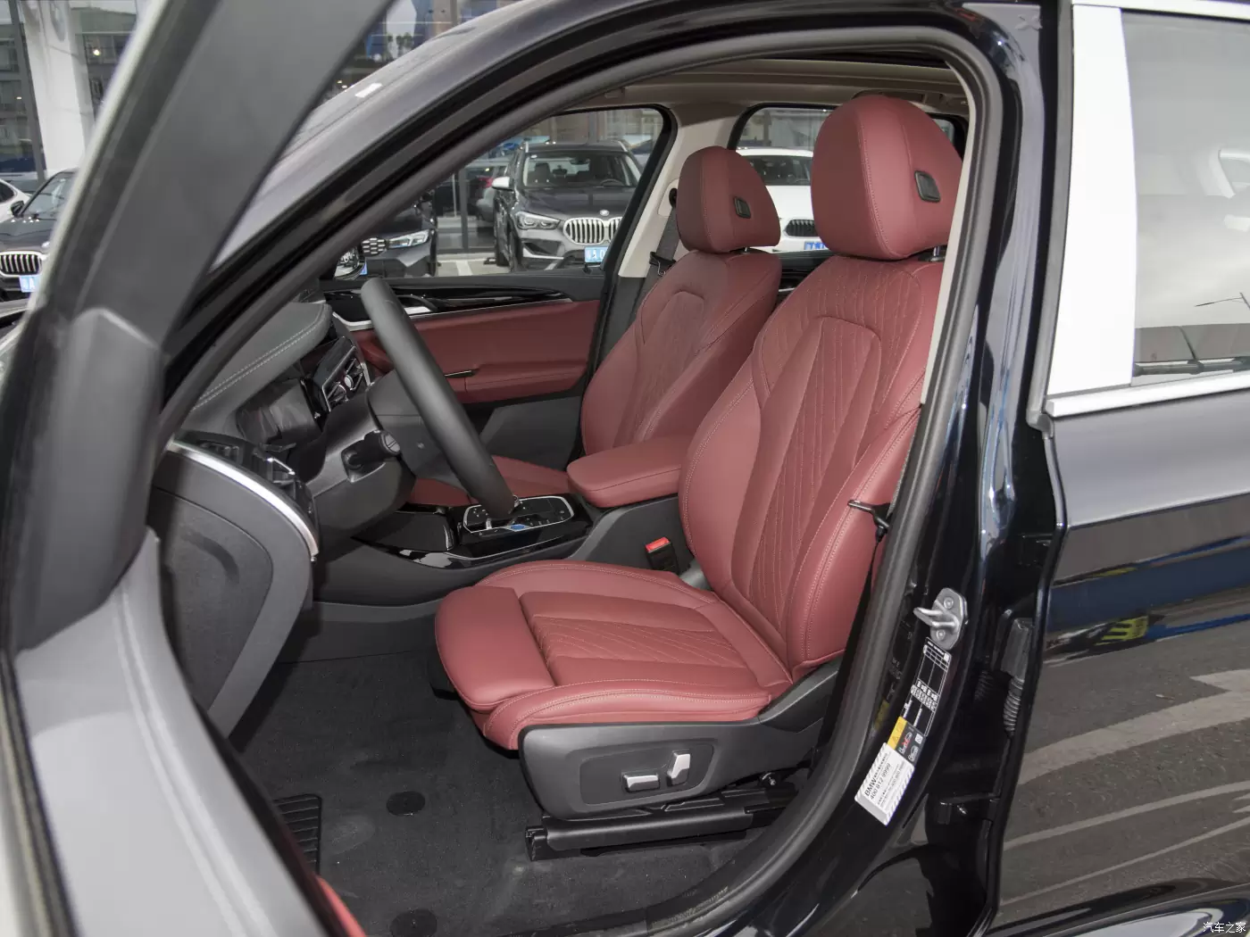 Слайд #9 | BMW iX3 2023 Lead