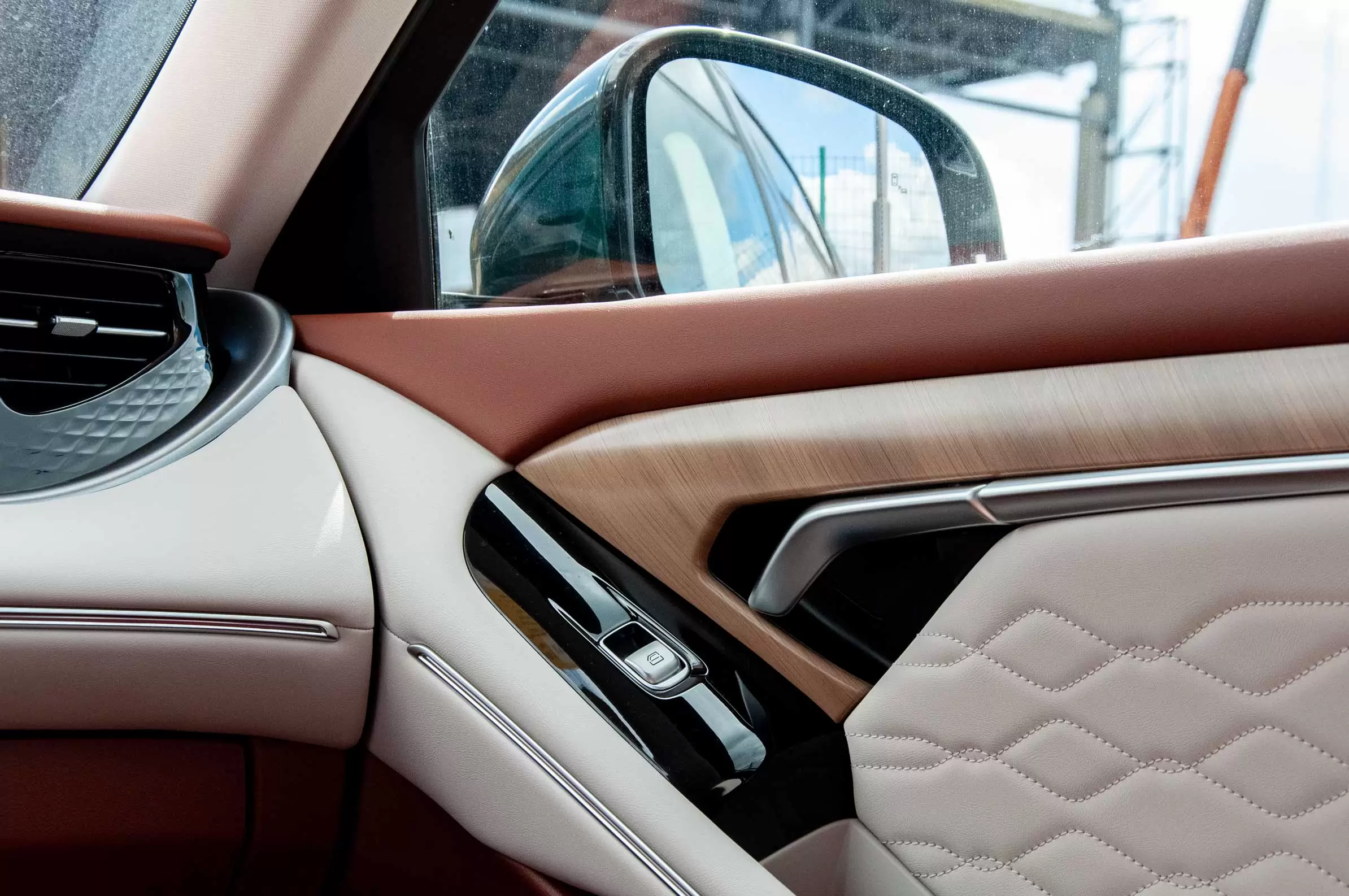 Слайд #21 | Voyah FREE 2024 Super long battery life Intelligent driving (Red/Biege interior)