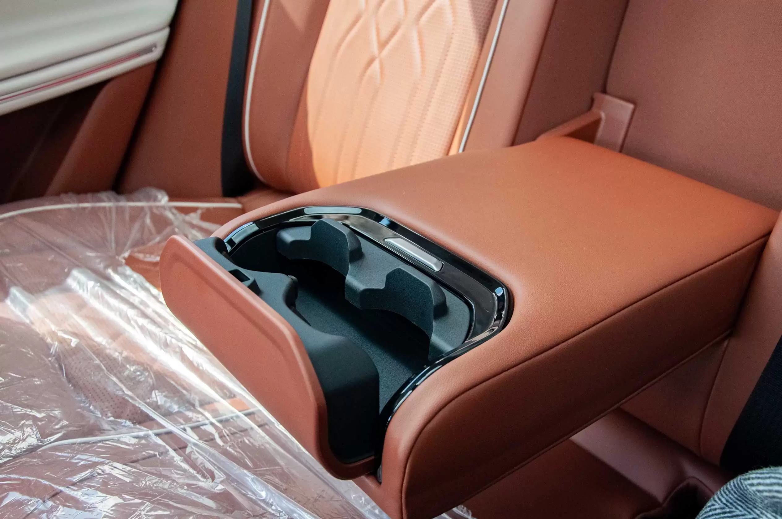 Слайд #23 | Voyah FREE 2024 Super long battery life Intelligent driving (Red/Biege interior)