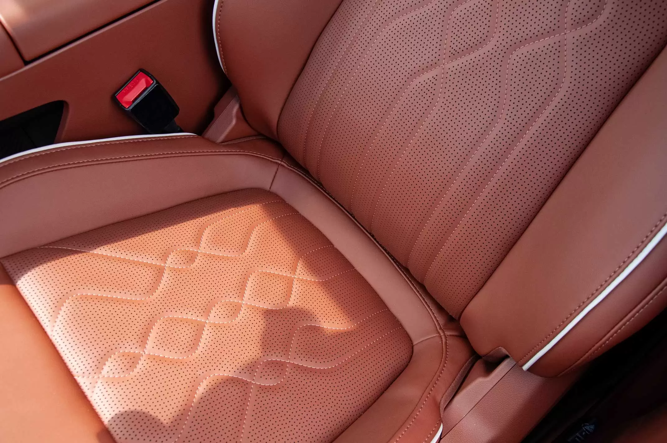 Слайд #16 | Voyah FREE 2024 Super long battery life Intelligent driving (Red/Biege interior)