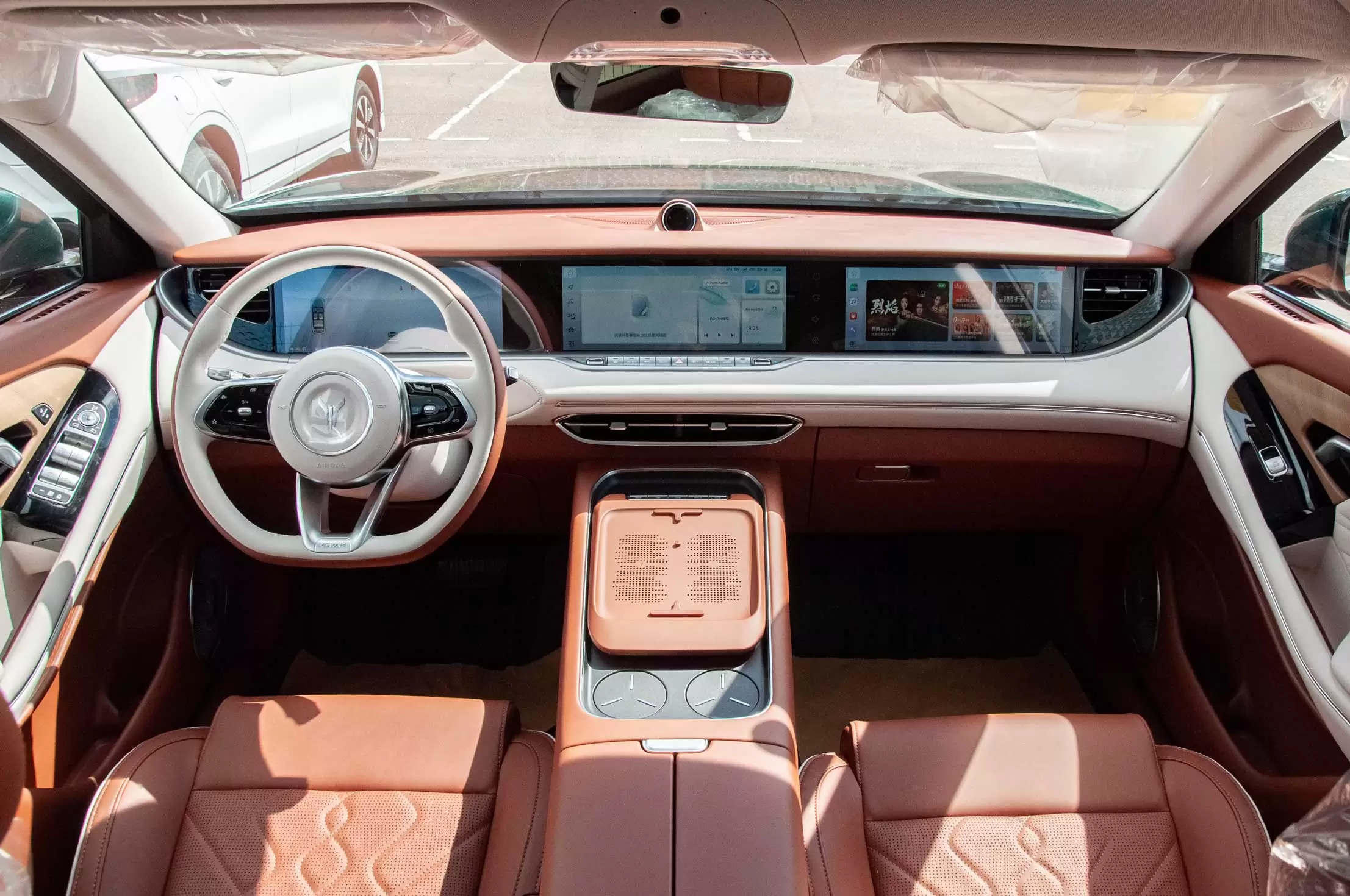 Слайд #17 | Voyah FREE 2024 Super long battery life Intelligent driving (Red/Biege interior)