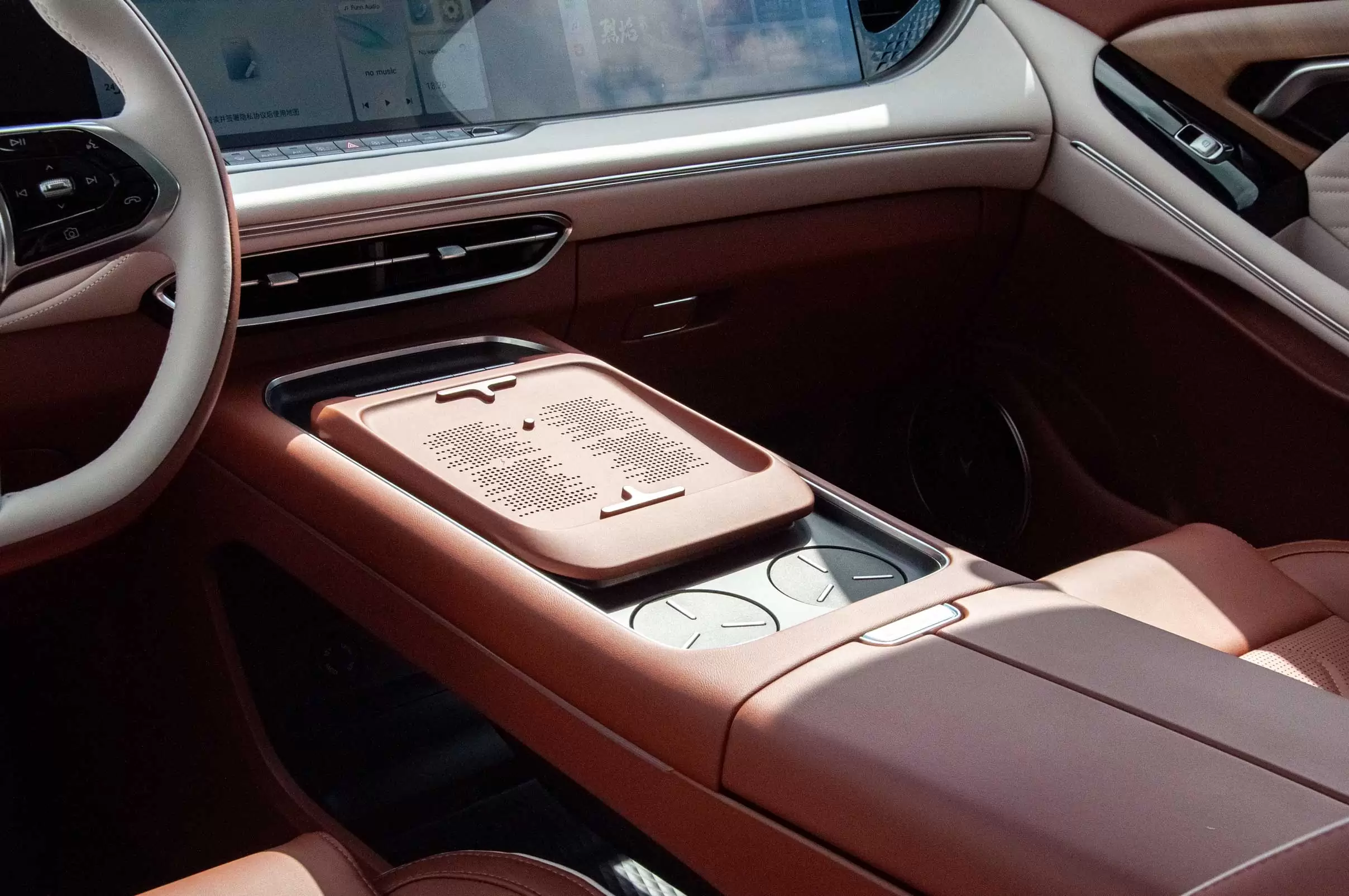 Слайд #19 | Voyah FREE 2024 Super long battery life Intelligent driving (Red/Biege interior)