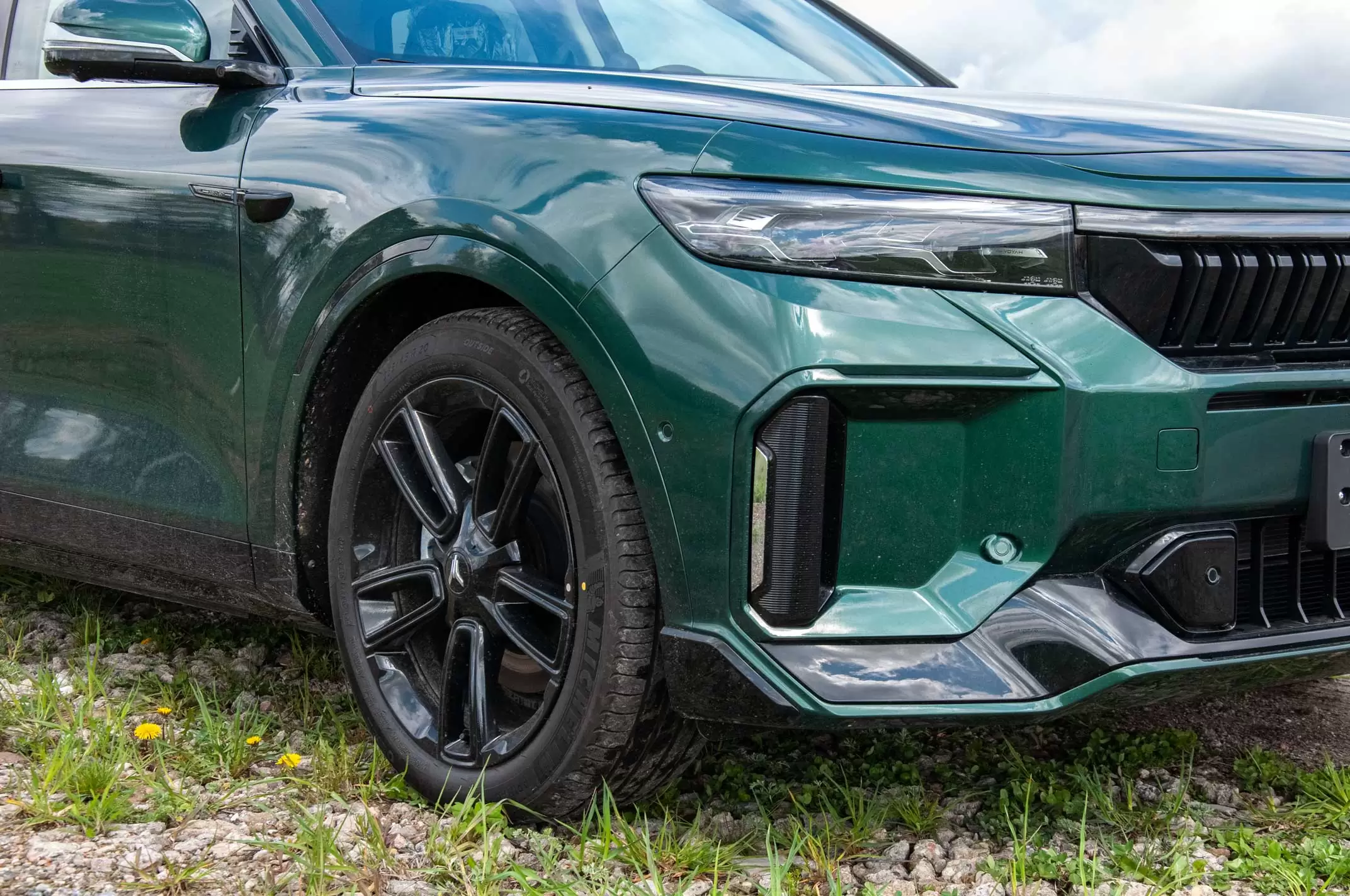 Слайд #8 | Voyah FREE 2025 Super long battery life Intelligent driving (Black/Blue interior)