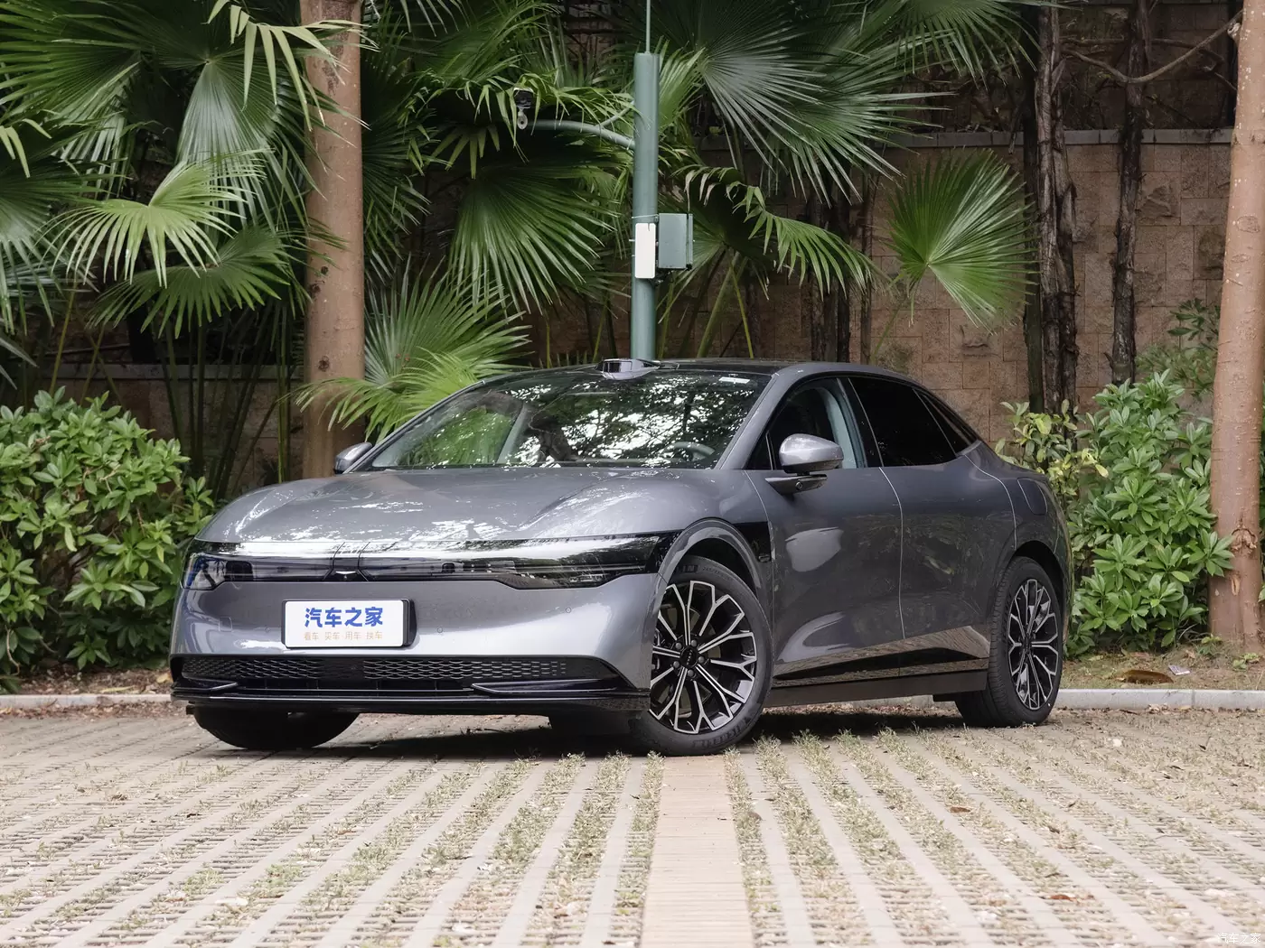 Слайд #3 | Zeekr 007 2024 Performance version 75kWh