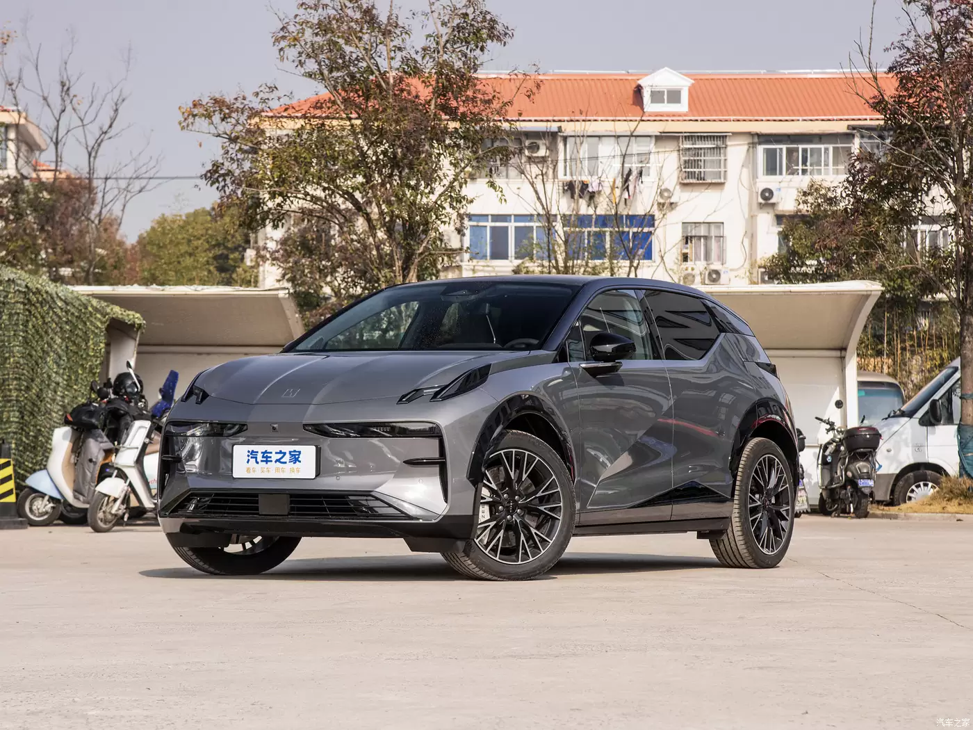 Слайд #3 | Zeekr X 2024 five-seater four-wheel drive version
