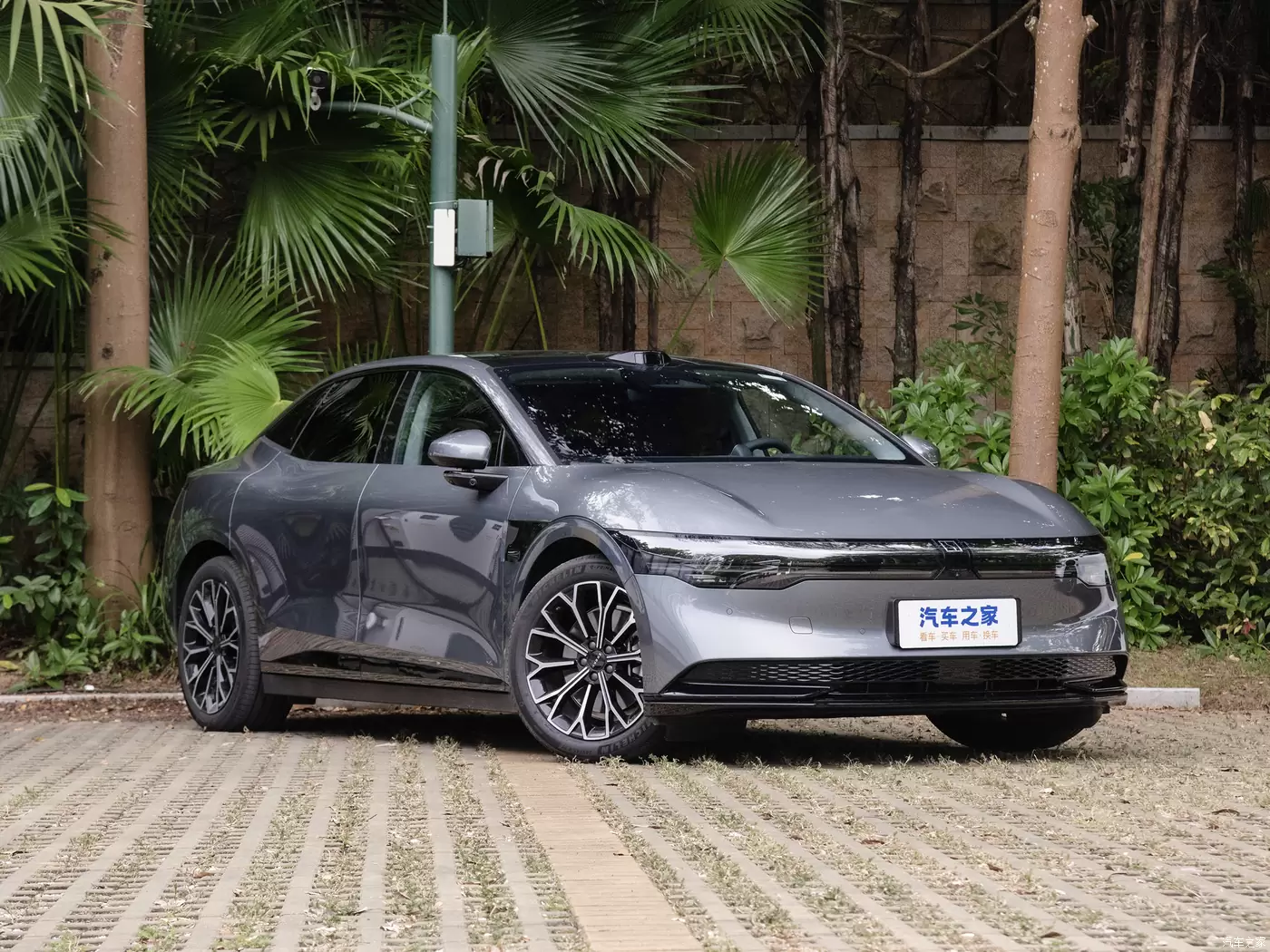 Слайд #1 | Zeekr 007 2024 Performance version 75kWh
