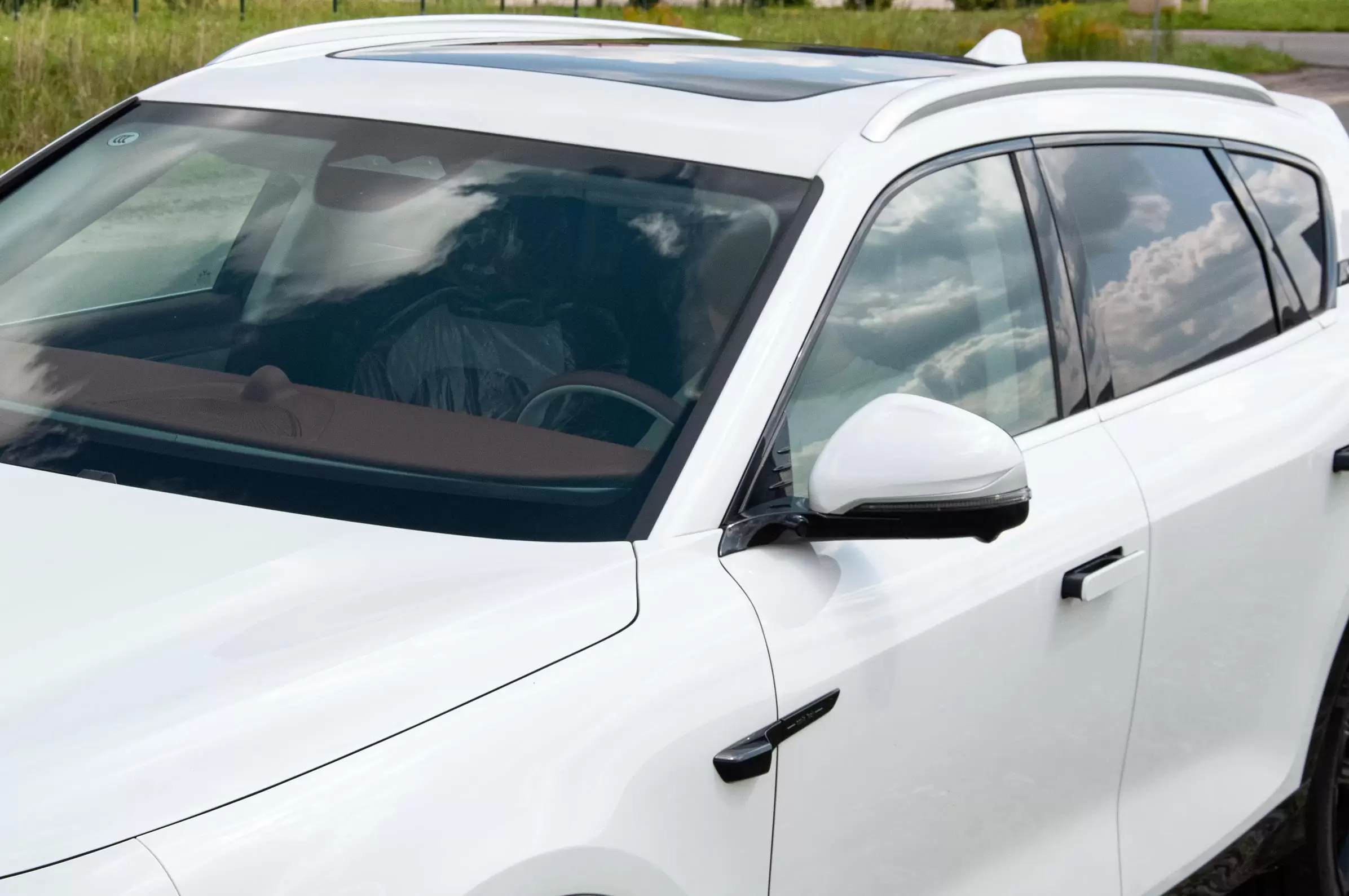 Слайд #9 | Voyah FREE 2024 Super long battery life Intelligent driving (Red/Biege interior)